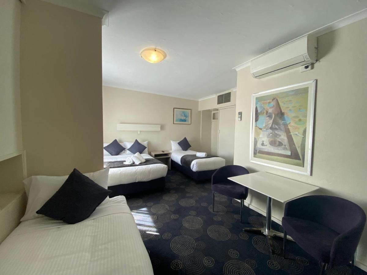 The Astor Hotel Motel Goulburn Bagian luar foto