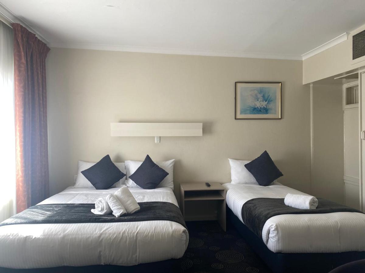 The Astor Hotel Motel Goulburn Bagian luar foto