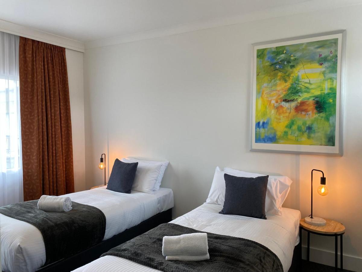 The Astor Hotel Motel Goulburn Bagian luar foto