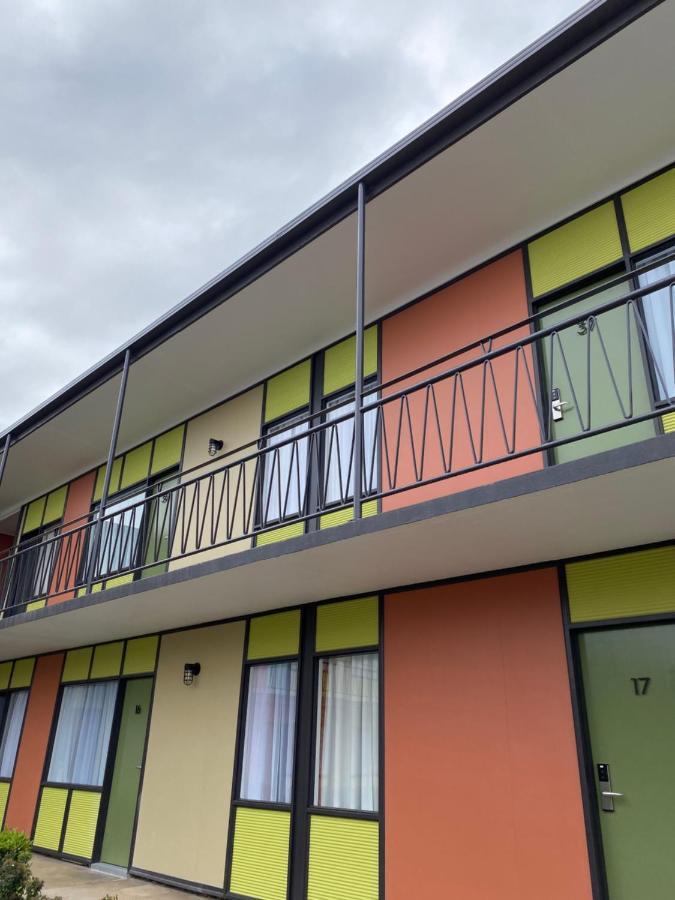 The Astor Hotel Motel Goulburn Bagian luar foto