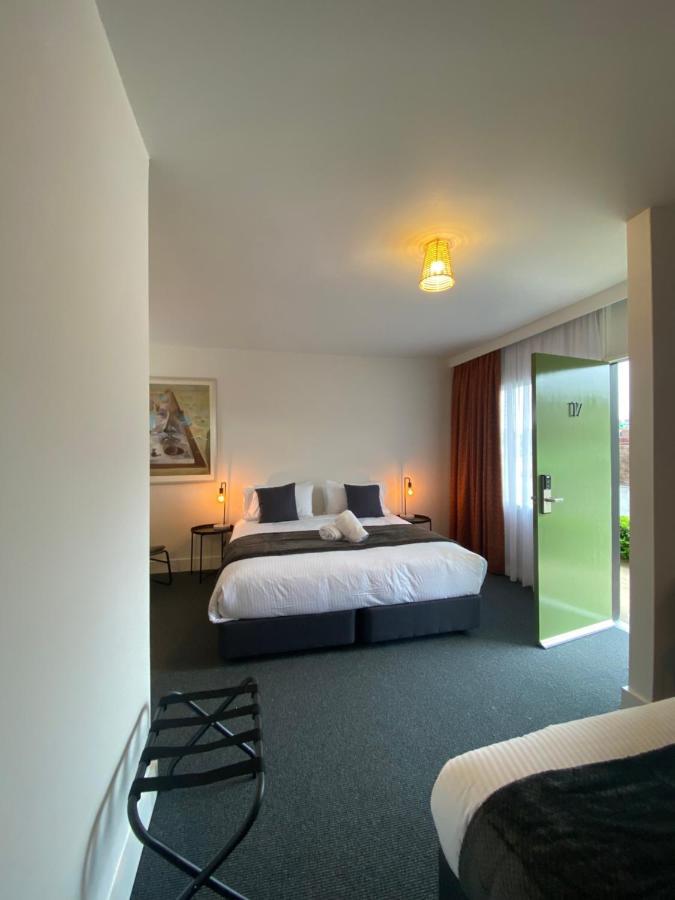 The Astor Hotel Motel Goulburn Bagian luar foto